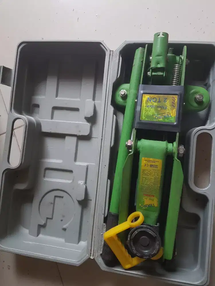 Dongkrak Tekiro 2 Ton Hydraulic Floor Jack with case ( Bekas )