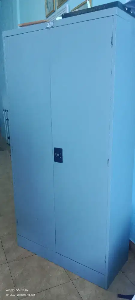 Lemari plat besi (merek mustang)