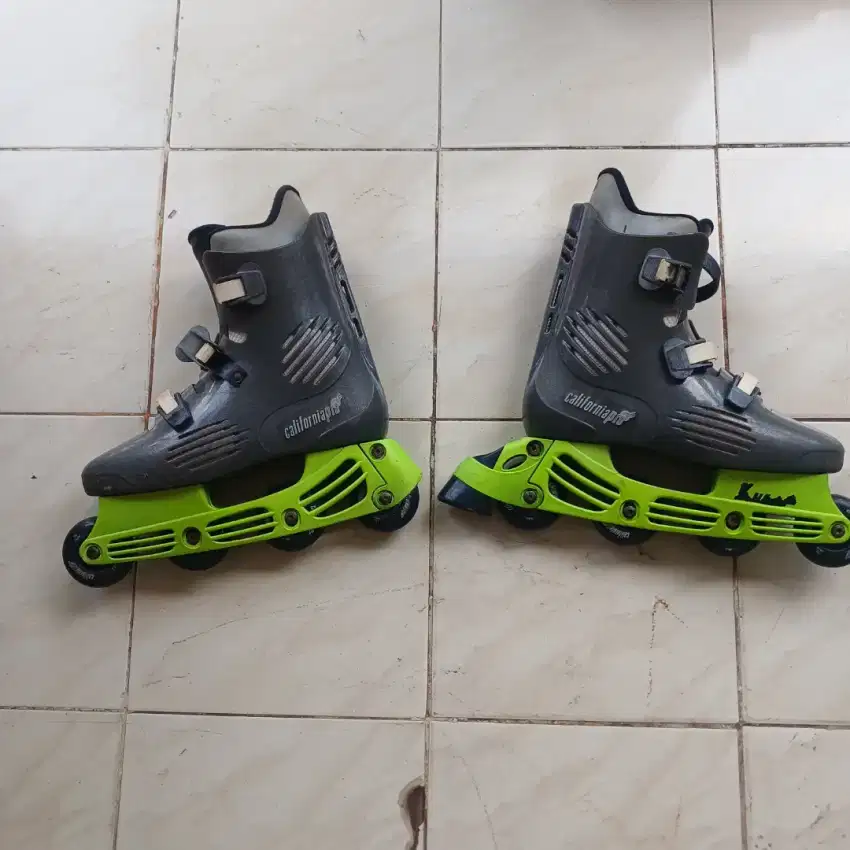 Sepatu roda California no 43/44