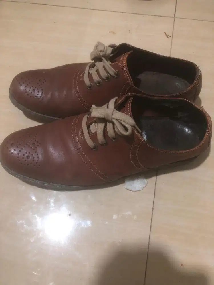 Sepatu kulit COLE HAAN