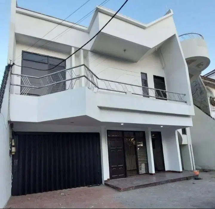 Disewakan Rumah Usaha di Raya Dharmahusada Indah Surabaya