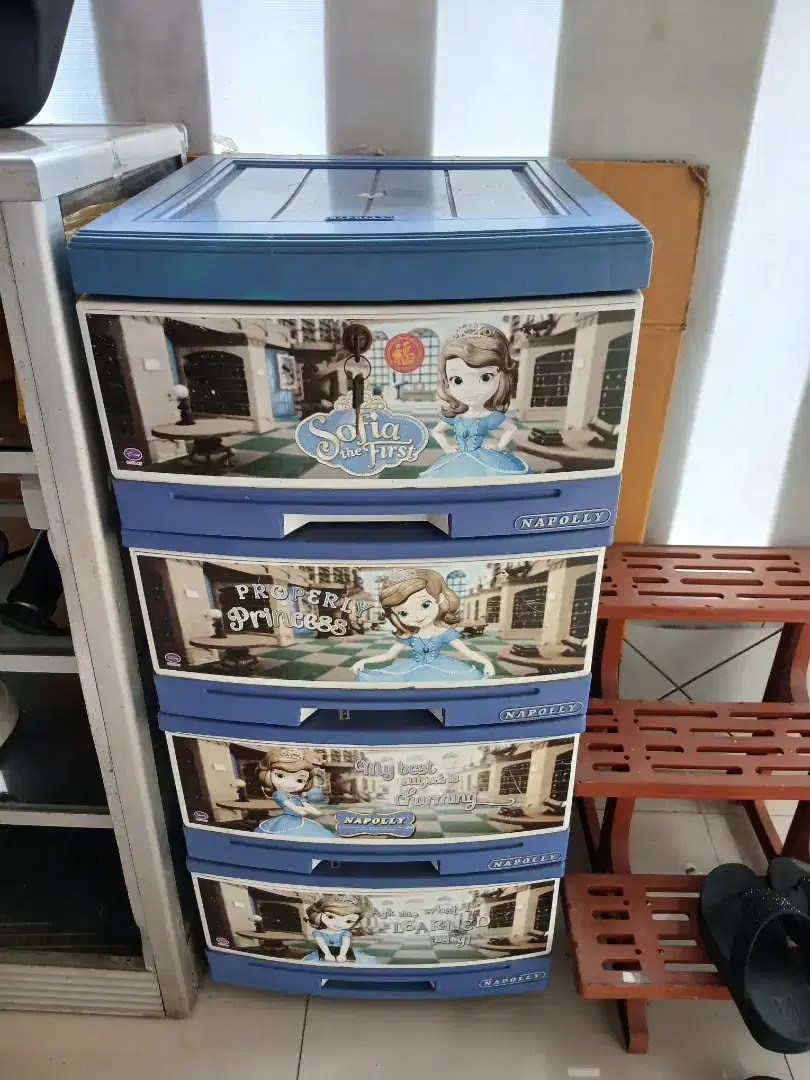 Napoli container 4 susun