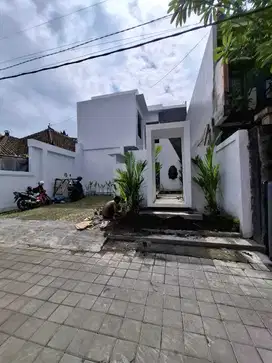 Dijual Villa baru Greesss Lantai 3 berlokasi jalan Padang Bali Dalung