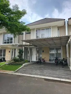 Rumah Mewah Modern 2 muka ada kolam renang di Cibubur