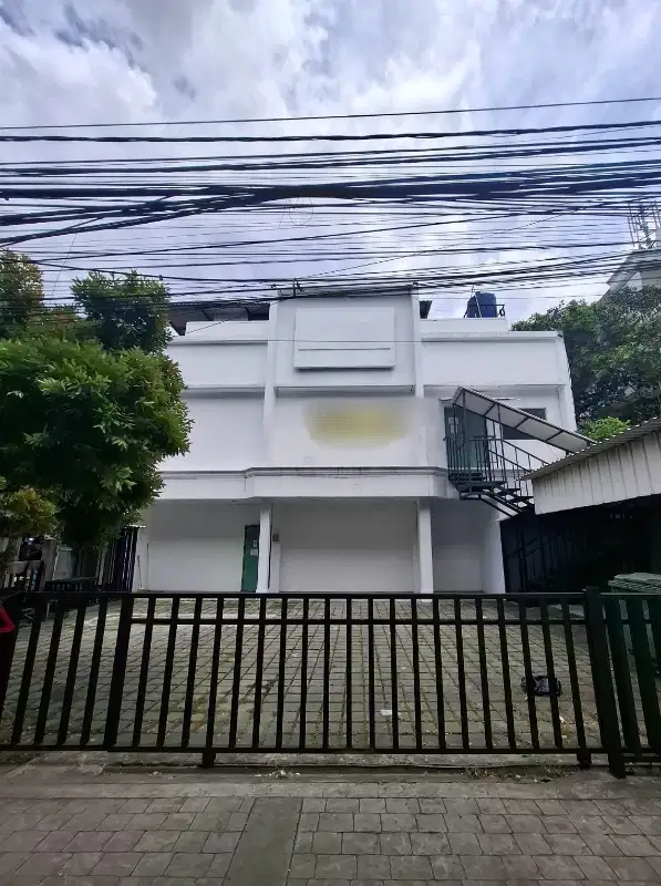 Disewakan gedung 3 Lantai cocok untuk kantor / usaha at Cipete Jaksel