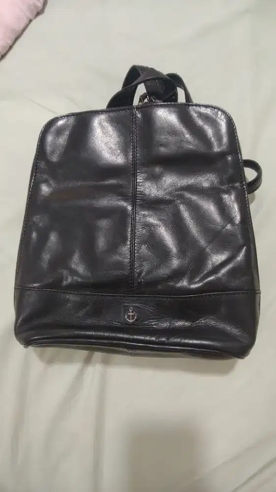 Harbour 2nd 

Tas Ransel Kulit Asli with Dust Bag
Otentik Original