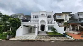 di jual rumah modern Clasik baru kolam renang Sentul city