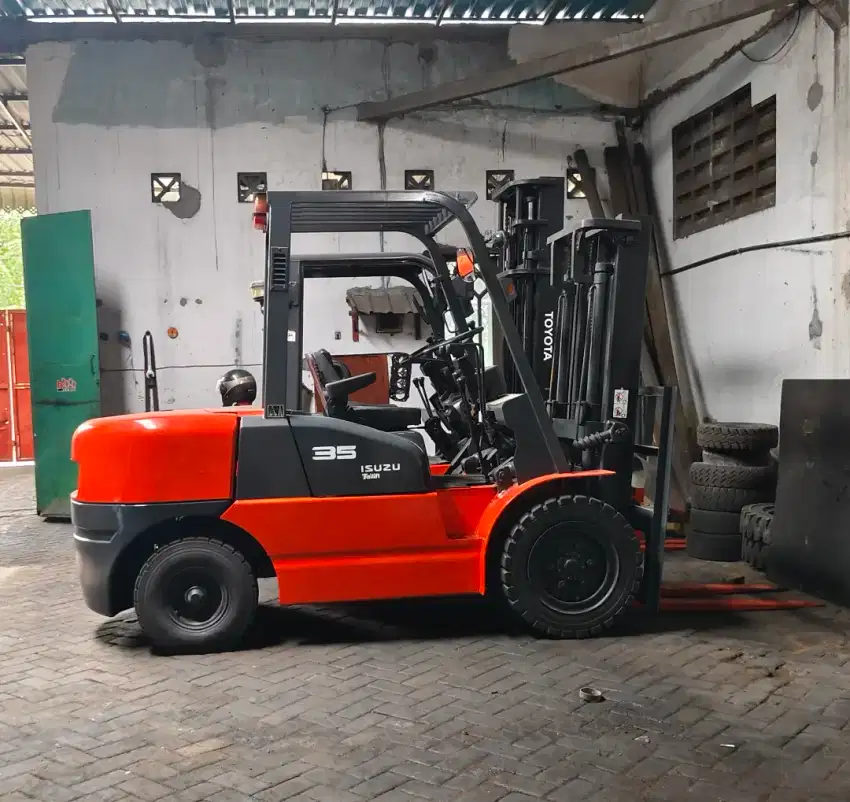 Forklift ISUZU 3,5t Threelift