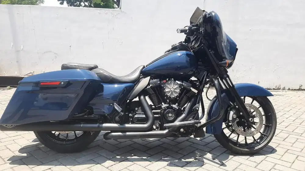 Harley Davidson HD SG Street Glide Special 2018 blue