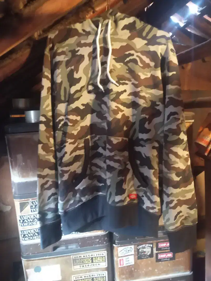 Hoodie DC Camo size M fit L