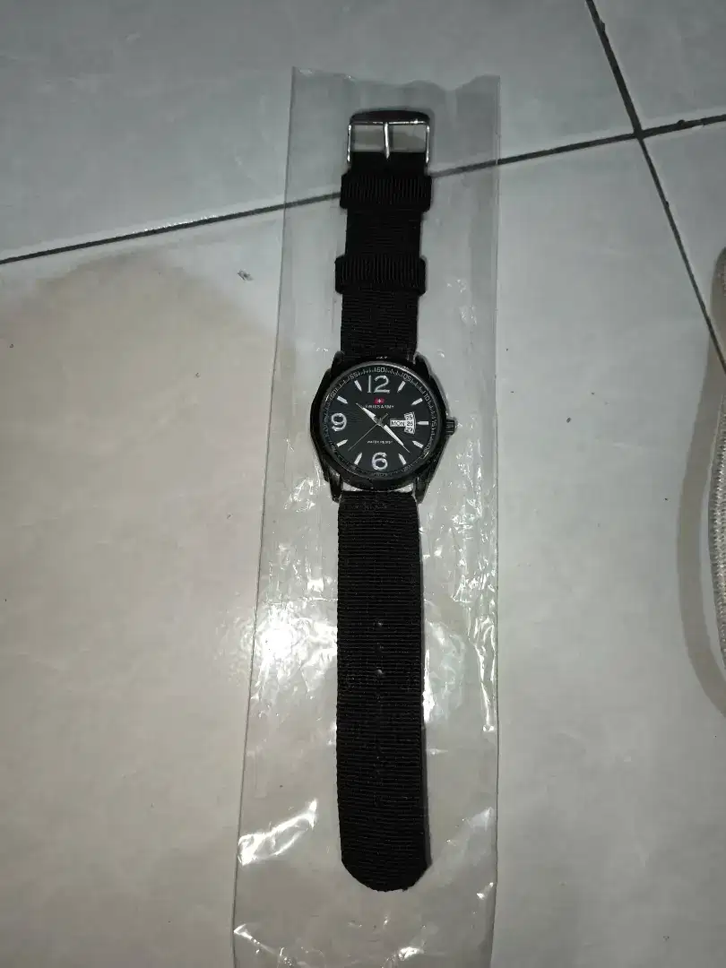 Jam Tangan Pria / Cowok Swis Armi SA005 Kanvas DayDate Aktif