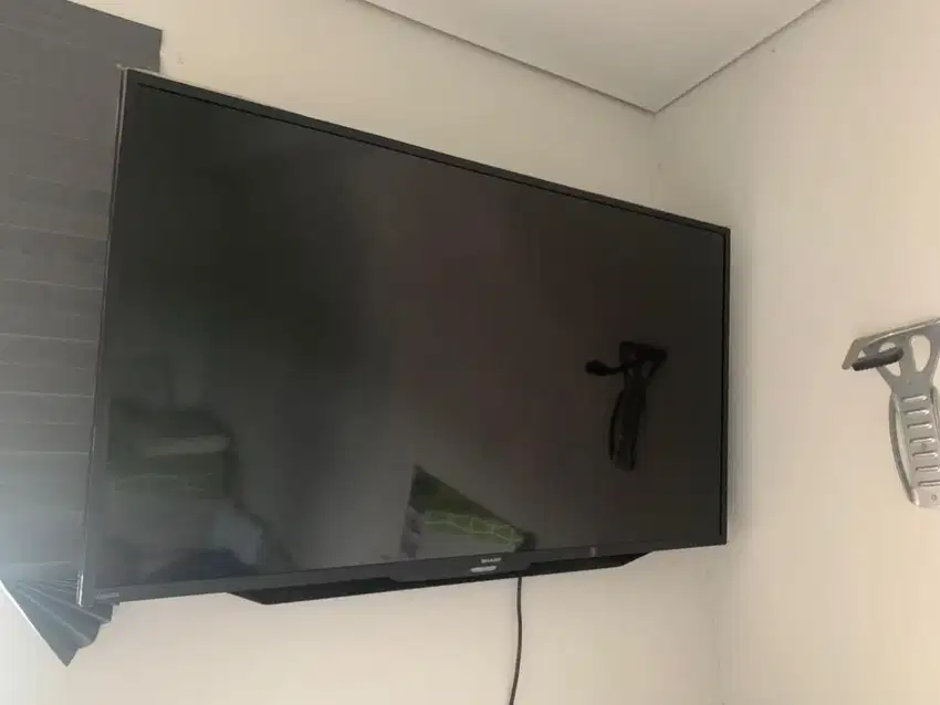 TV MERK SHARP 24'