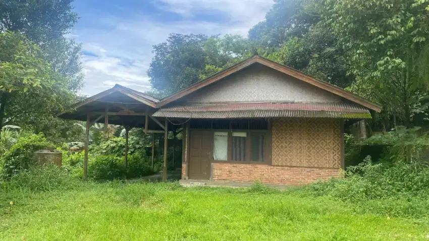 Villa dan tanah kebun 2500 m3