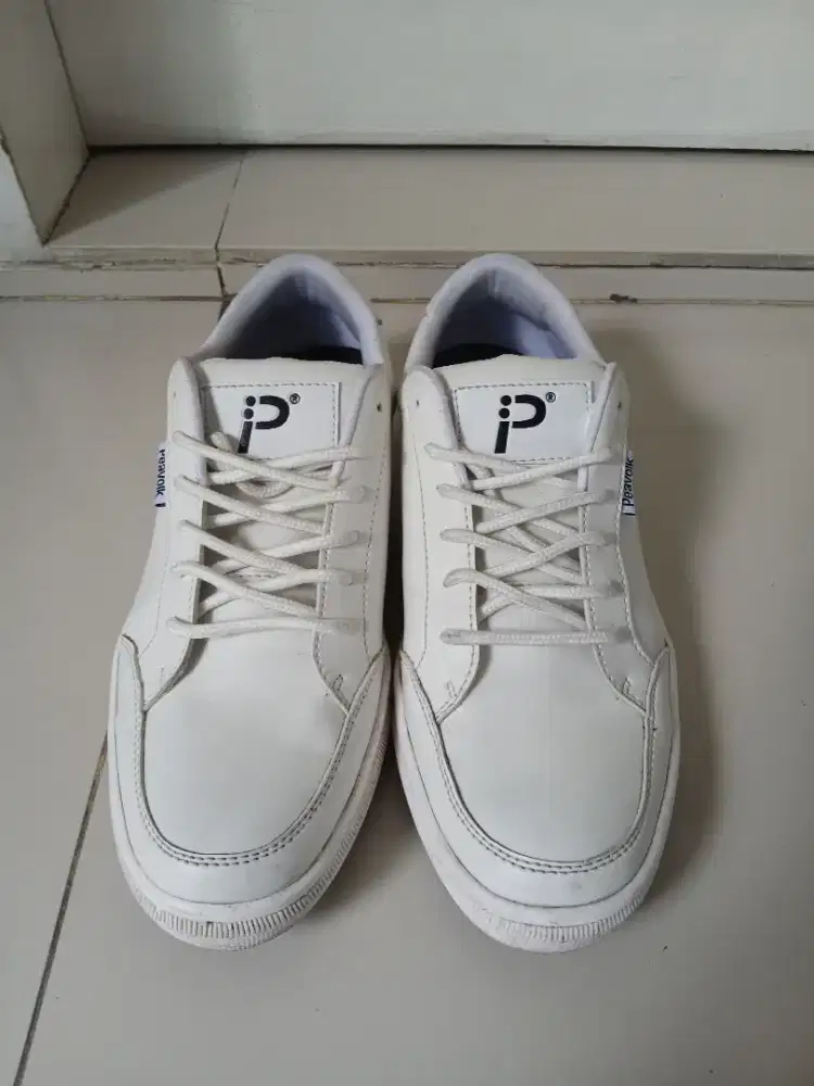 Sepatu sneakers all white putih kulit low ukuran 40