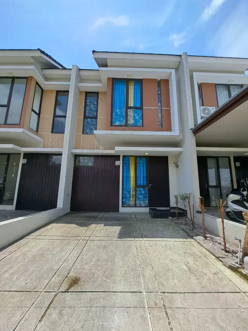 Disewakan Rumah 2 lantai di Cluster Emerald Residence