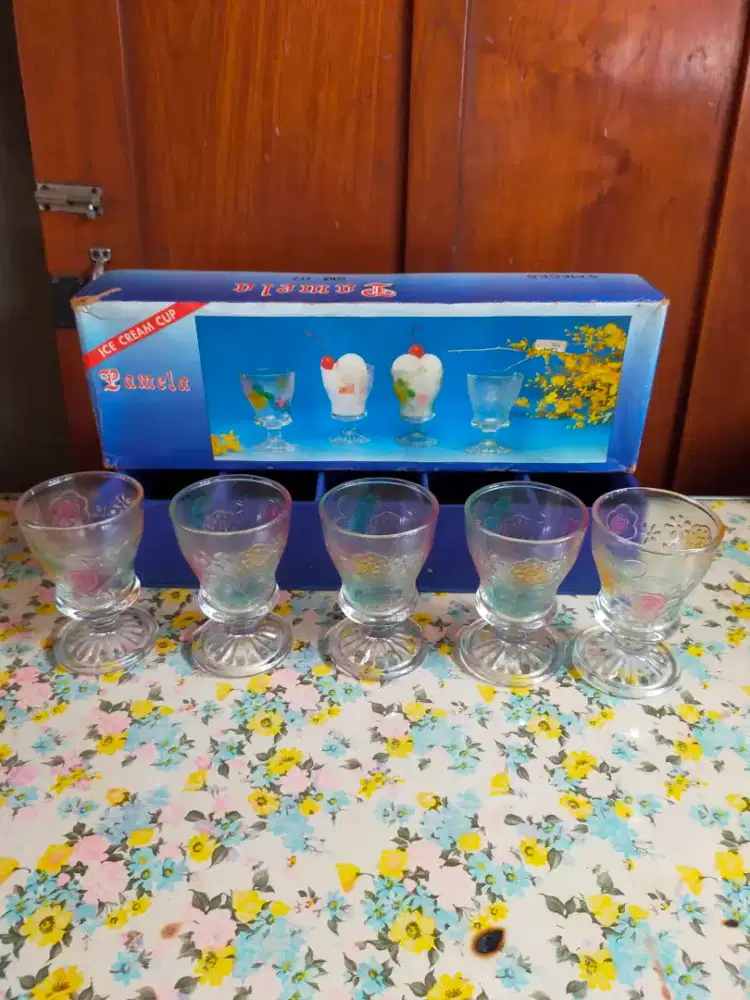 Gelas untuk mkn  es cream masih baru