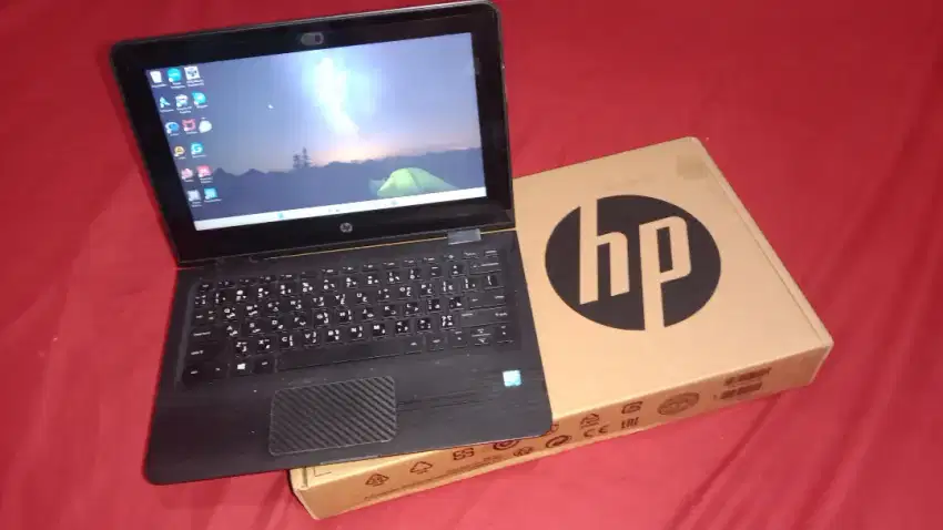 Laptop merek HP, warna hitam, 11,6 inch