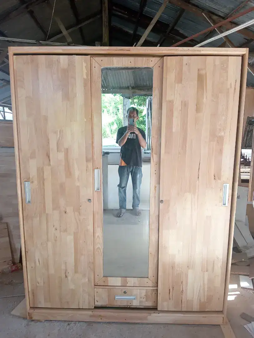 Lemari pakaian 3 pintu FJL