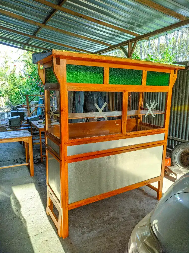 Gerobak nasi goreng, gerobak angkringan, gerobak bubur ayam, dll