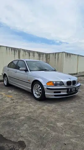 BMW 318i 2000 Bensin