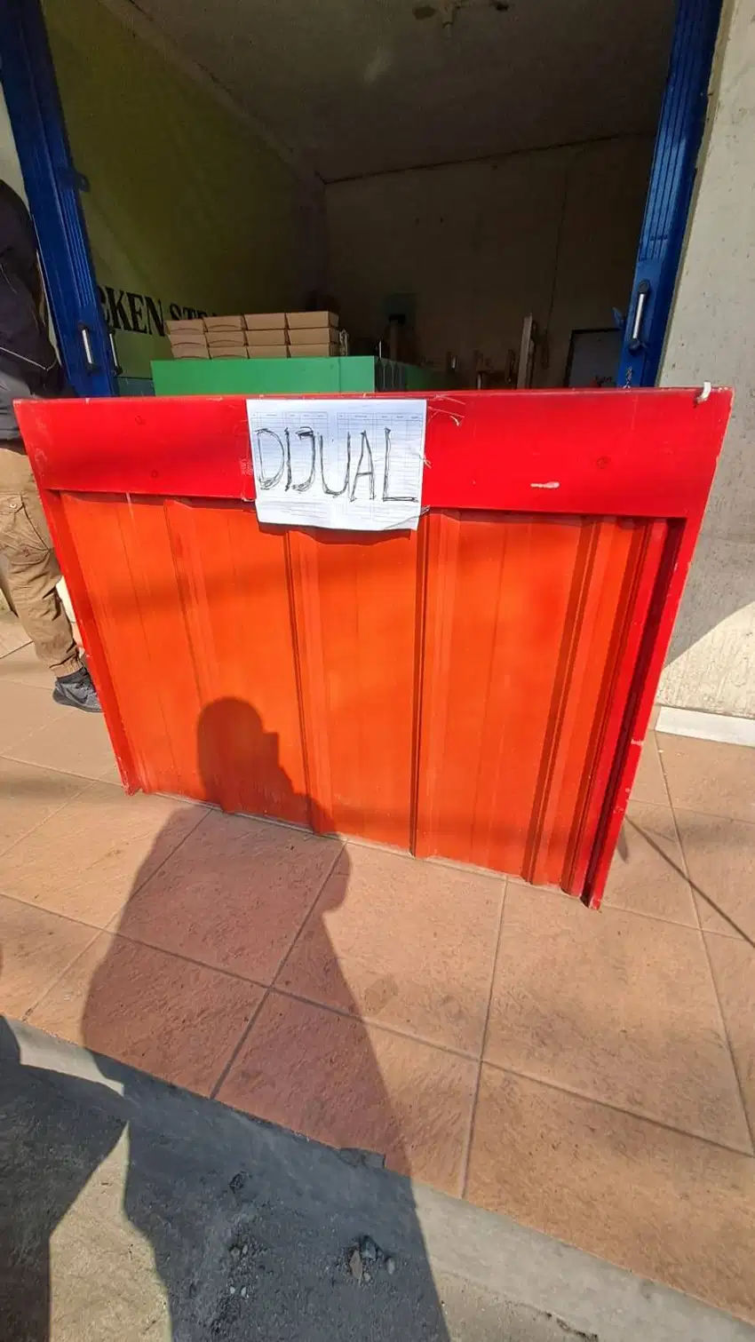 Meja Kasir Kayu bonus Lemari Kaca