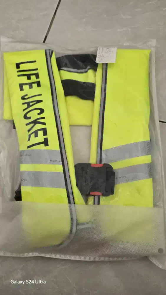 Jaket Keselamatan/Life Jacket dengan tabung CO2