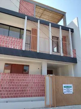 Rumah baru 2 lantai mewah di sampangan