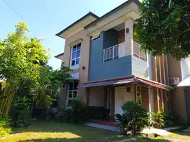 Rumah mewah 2 lantai sejuk  bagus kokoh di jalan damai