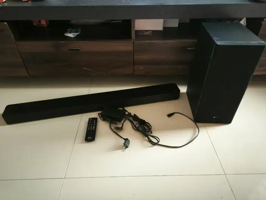 Soundbar sound bar LG home theater subwover dan remote lengkap