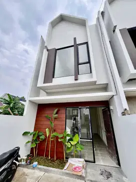 Super Mewah & Bebas Banjir! Rumah 2 Lantai, Tinggal 1 Unit!