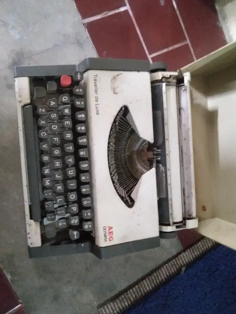 Mesin tik manual merk AEG olympia