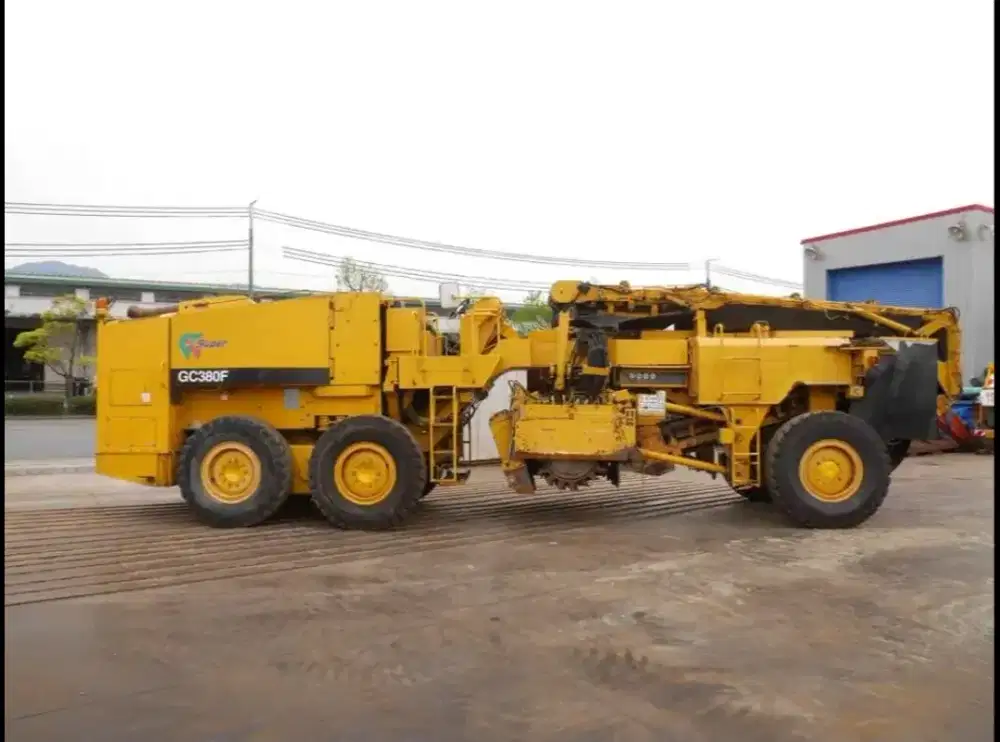 Disewakan atau Dijual Cutter Road Miling Machine KOMASTU GC 380 F