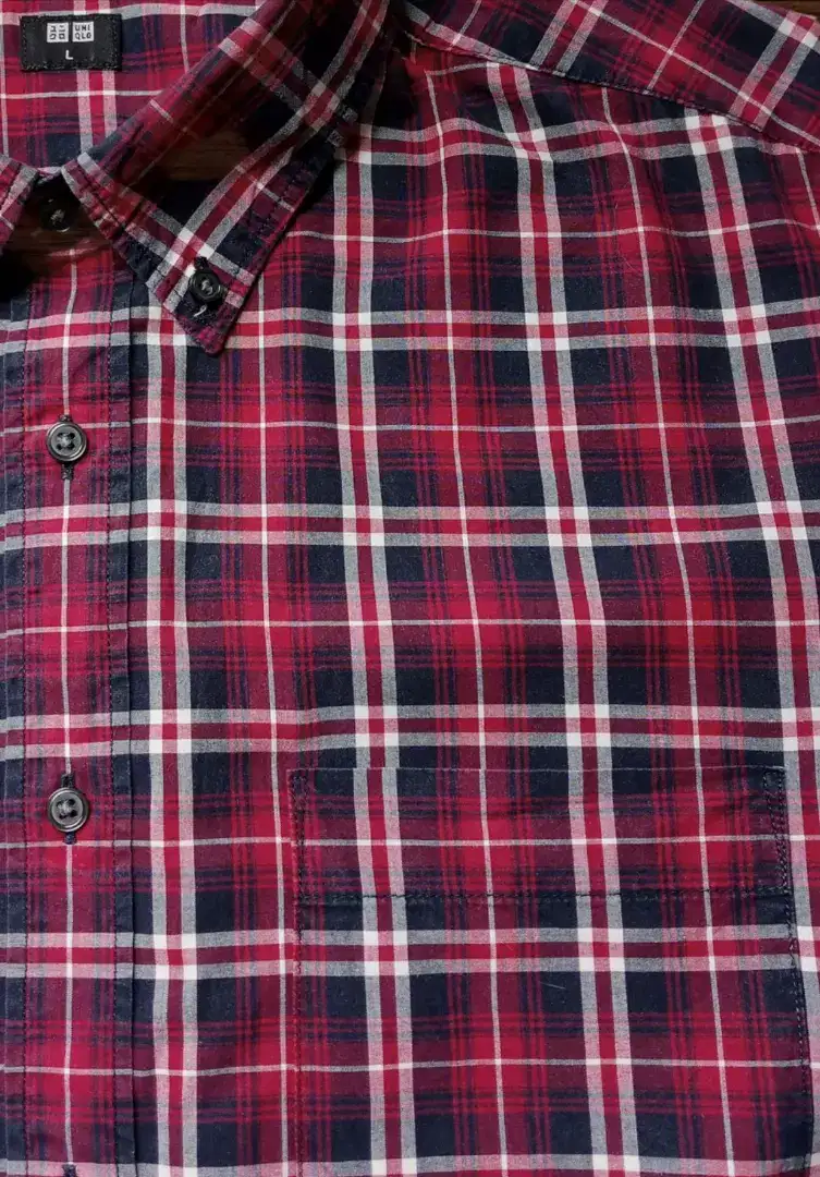 KEMEJA UNIQLO KOTAK MERAH SIZE : L