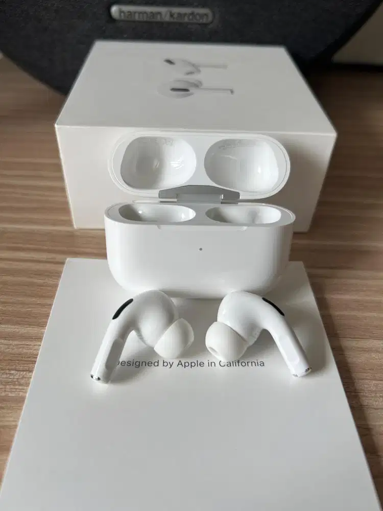 AirPods Pro With Magsafe Charging Case