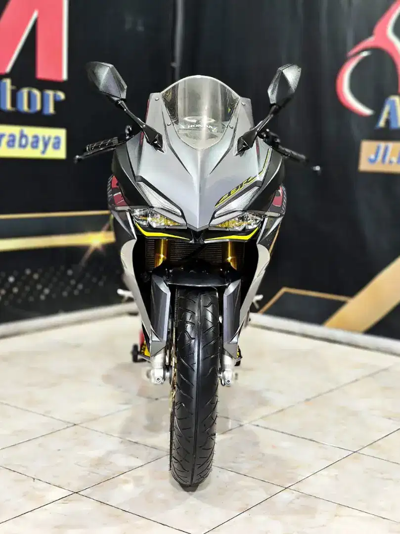 Honda CBR250RR STD TH 2017 lengkap hidup odo 9rb like new