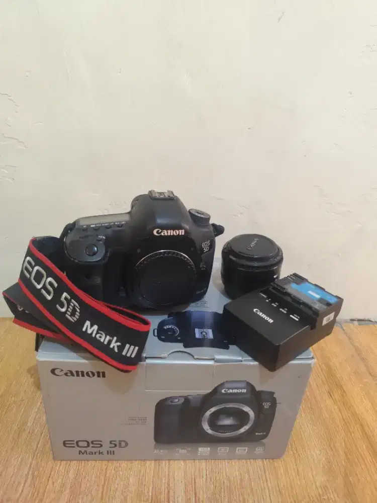 Kamera DSLR CANON 5D MARK III Full Frame + Lensa Canon 50mm