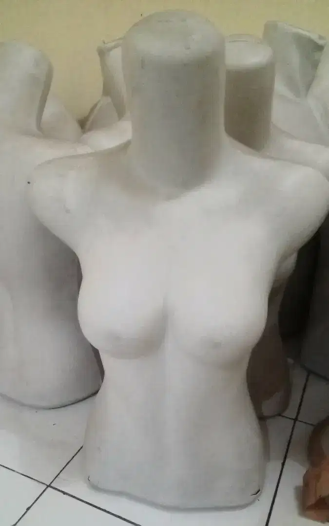 Manekin Setengah Badan Wanita