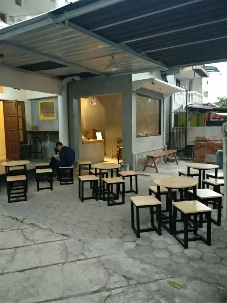 Meja cafe dan warung