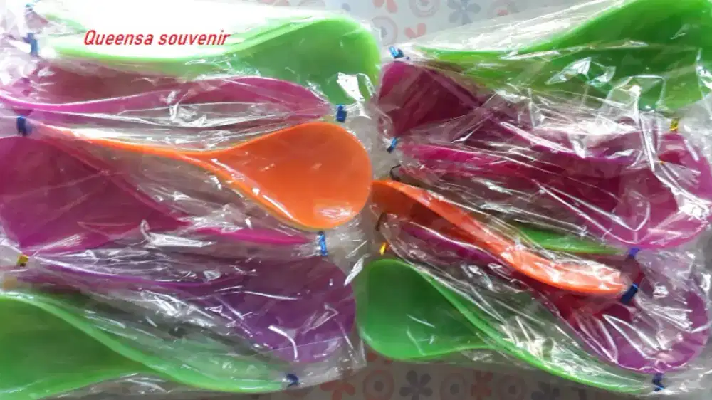 Souvenir centong pelangi