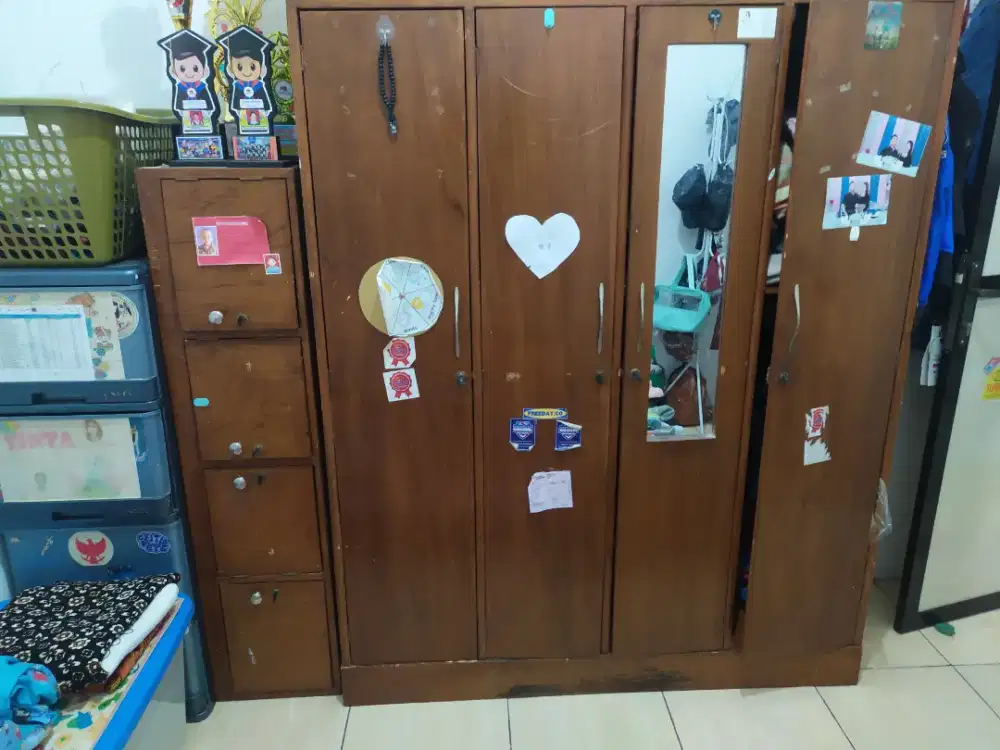 Lemari 4pintu 5kompartemen