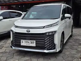 Toyota Voxy 2023 Bensin