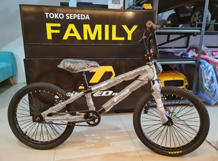 SEPEDA BMX SENATOR LYCAN ROTOR 20INC