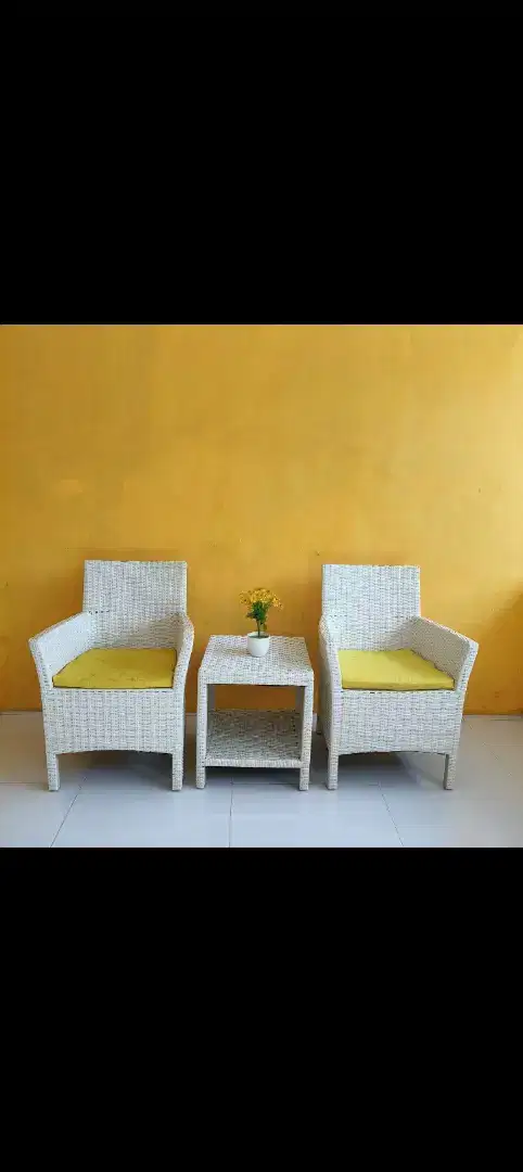Set Kursi Rotan Sintetis
Isi 2 kursi 1 meja
Free Bantal alas kursi