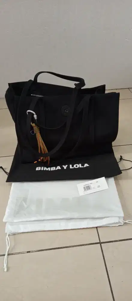 Tas Wanita Bimba Y Lola, 231BBHJ1Q T2000, Warna
Hitam.