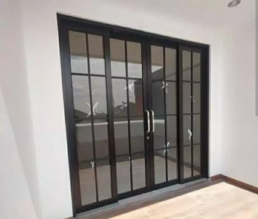 Kusen aluminium dan kaca