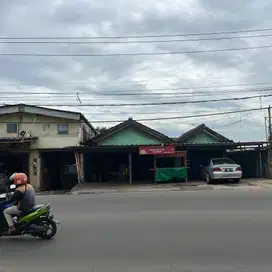 Jual rumah strategis pinggir jalan raya bonus 3 ruko