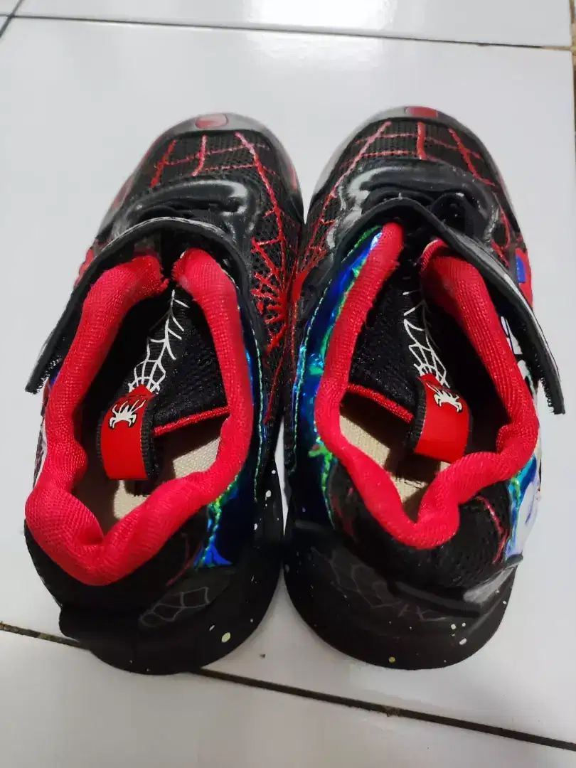[Preloved] Sepatu Anak Motif Spiderman Warna Hitam Merah