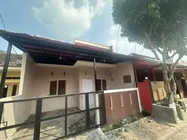 Rumah baru mau di jual cash, lokasi dekat stasiun krl