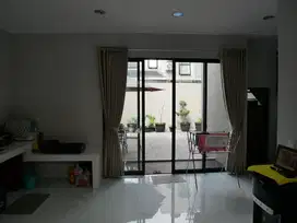 Dijual Rumah Sudah Direnovasi, Utara, di Cluster Anigre, Pinewood