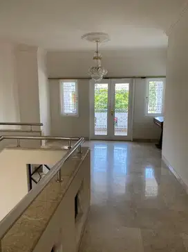 dijual rumah bagus di Wijaya timur kebayoran baru